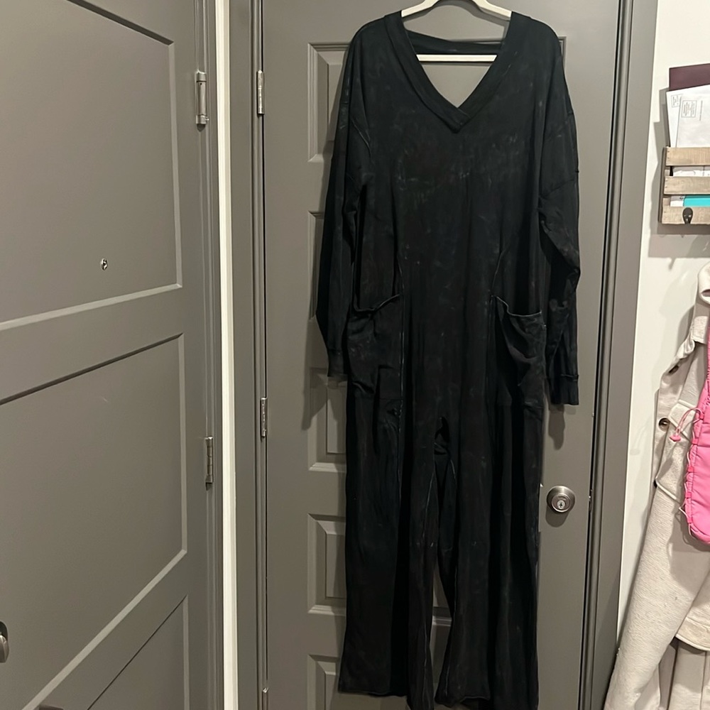 Never Worn Free People long sleeve hot shot onesie. Acid washed black. Size XL